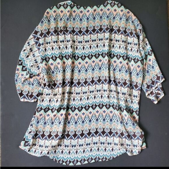 Xhileration Aztec Lightweight Shaw cover - Picture 6 of 8